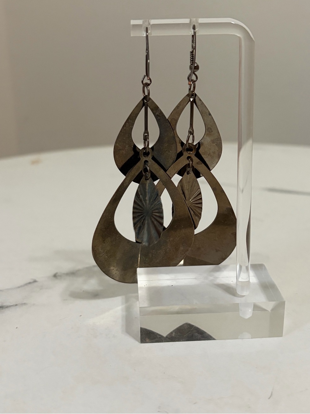 ๐ฆ Vintage Copper Tone Earrings - Picture 6 of 6